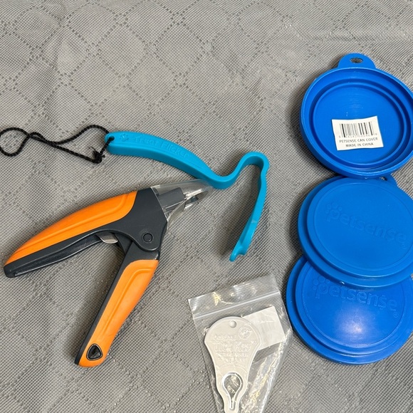 Dog Essentials Bundle Set Nail Clippers Tick Remover Treat Flicker Can Covers x3 - Picture 10 of 11